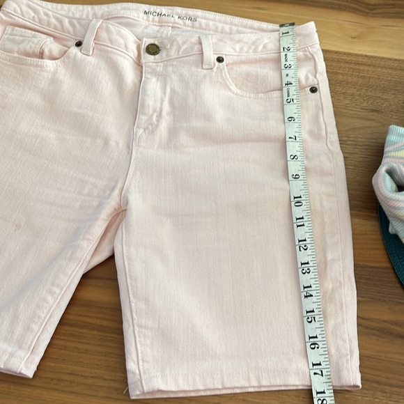 Michael Kors shorts with beanie
Shorts size 8 - Picture 8 of 11